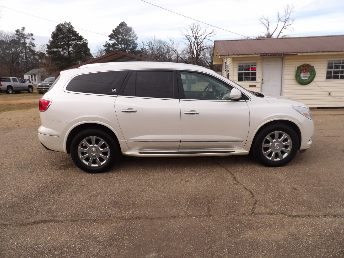 2014 White /Brown Buick Enclave (5GAKRBKD8EJ) , located at 401 First NE, Bearden, AR, 71720, (870) 687-3414, 33.726528, -92.611519 - Photo#25